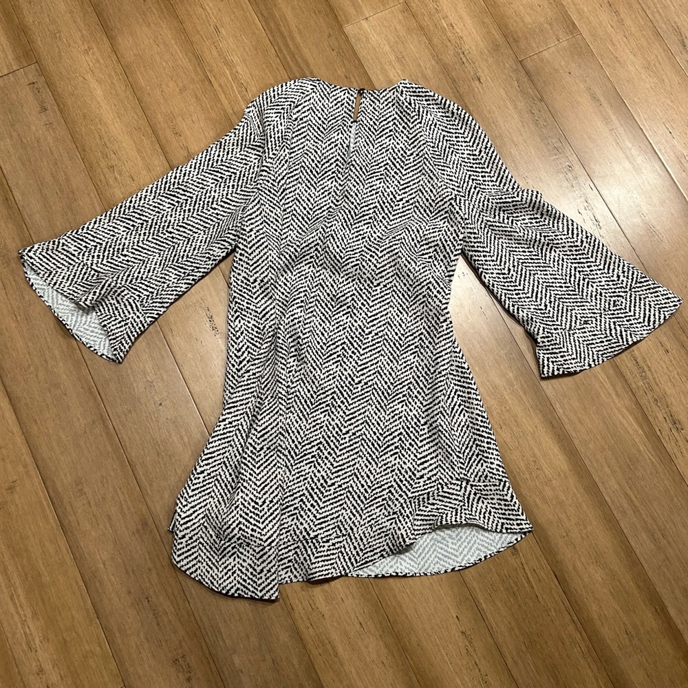 Zara Ruffled Oversize Dress - Picture 3 of 5